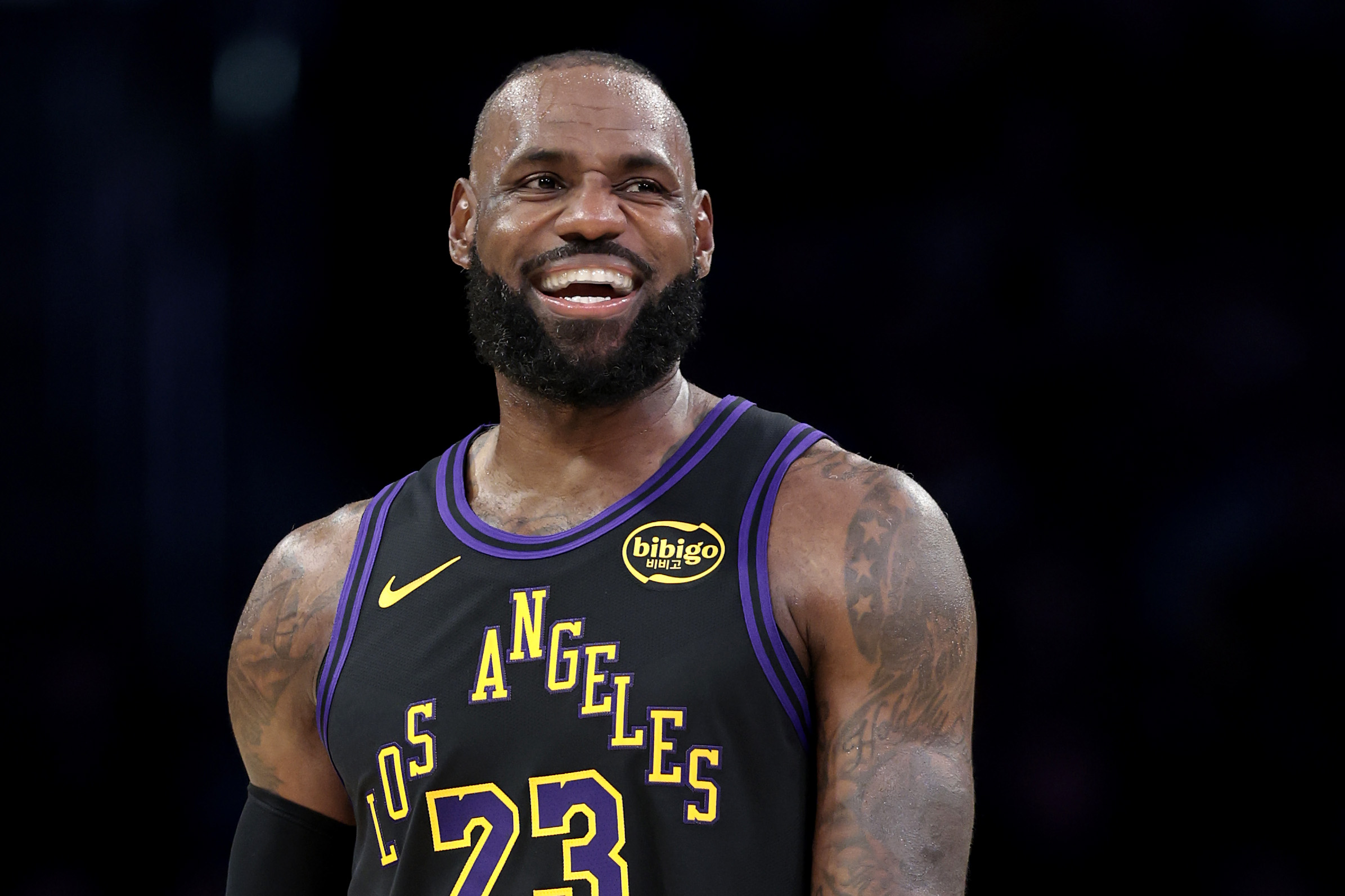 LeBron James Debuts, Makes History in Lakers Win Over Jazz